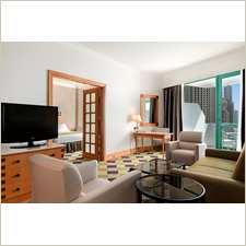 تور دبی هتل هیلتون جمیرا بیج - آفتاب ساحل آبی 